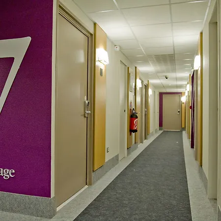 Otel Annecy 2*