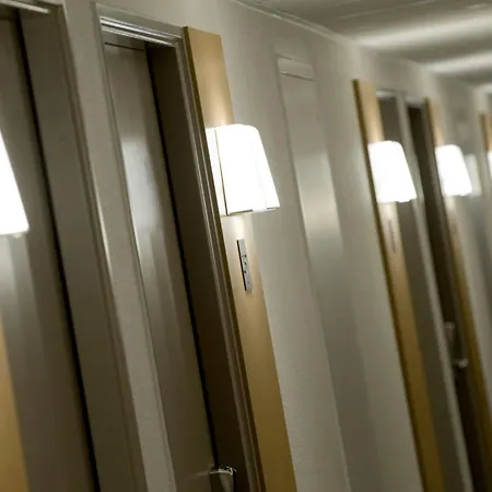 Otel Annecy 2*